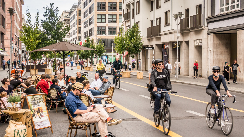 Die „Flaniermeile Friedrichstraße“ startete am 29. August 2020 und wurde bis Ende Oktober 2021 verlängert. 